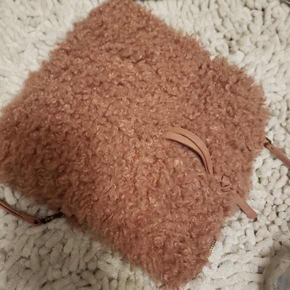 Pink sheep fur purse - Picture 5 of 6